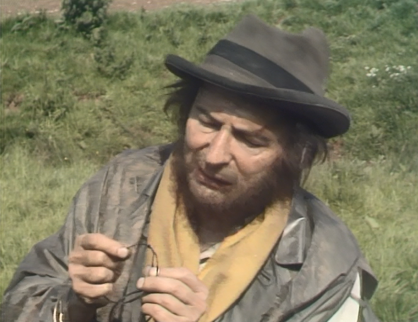 Tom appraises Barney's horse-hair snare